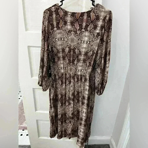 NWT New York & Co Wrap around‎ dress - Picture 9 of 9